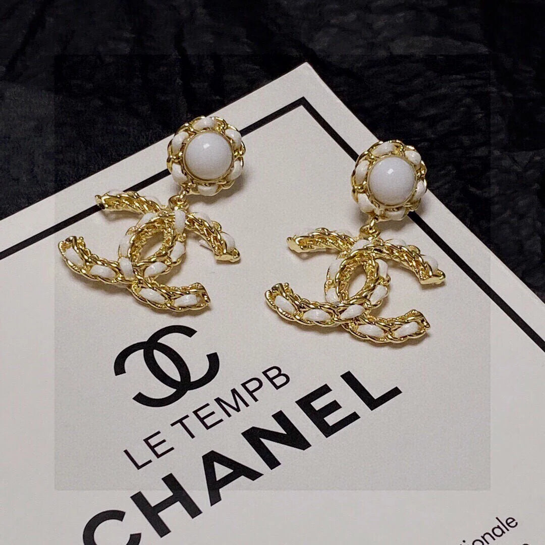 New fashionable and versatile earrings 1024072910