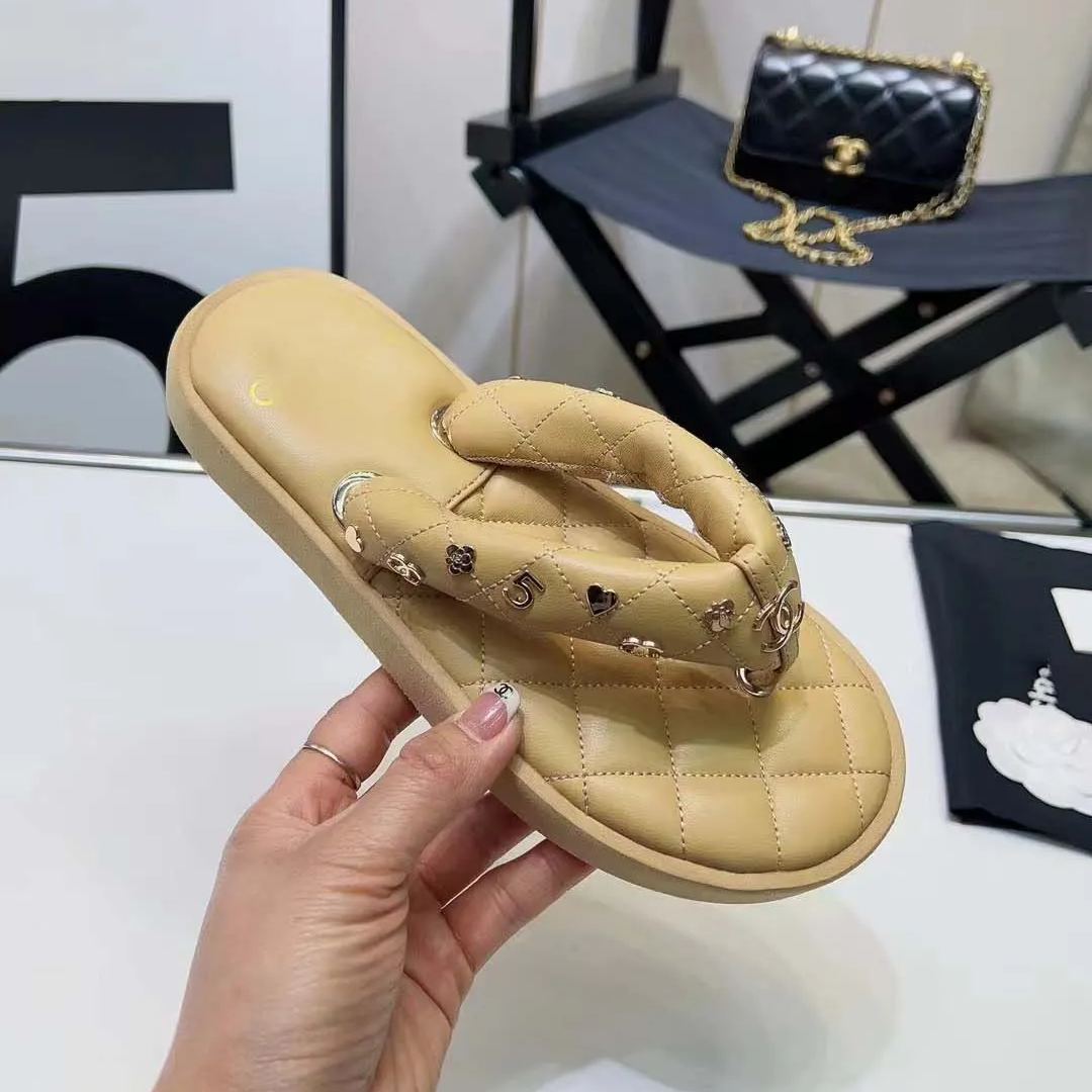 CL ss23 Full Logo flip flops