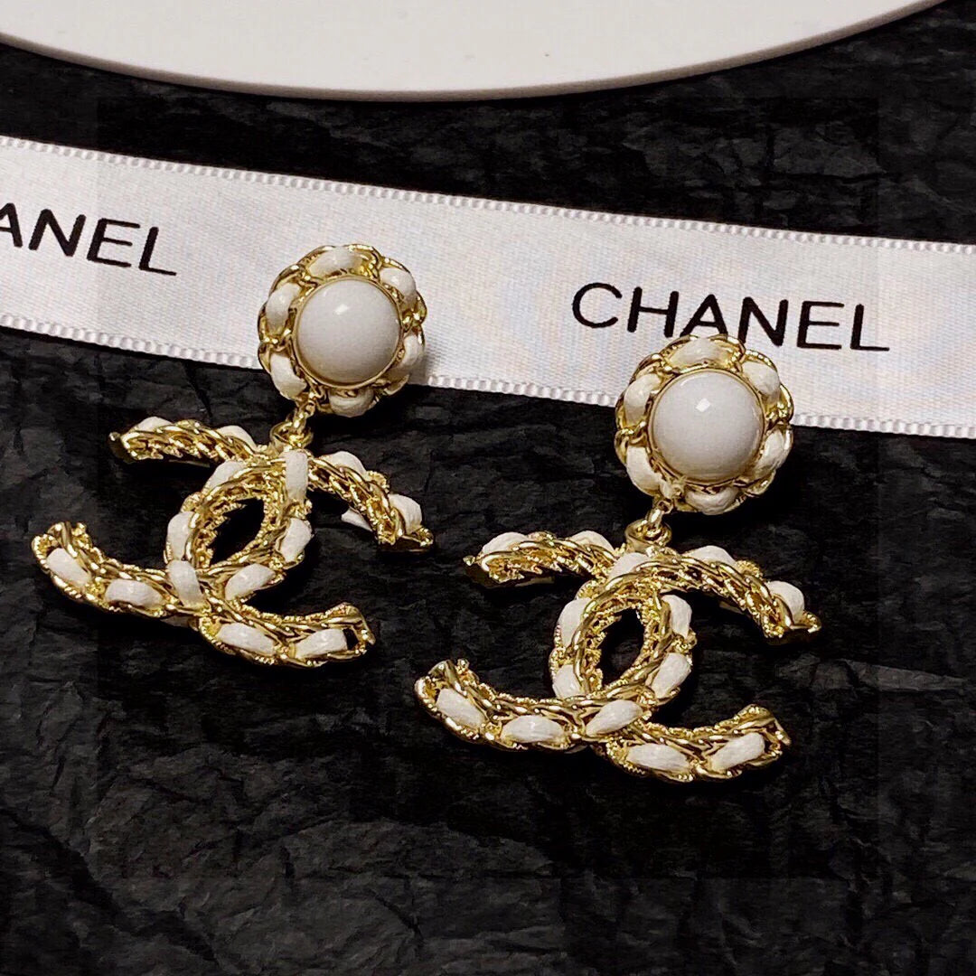 New fashionable and versatile earrings 1024072910