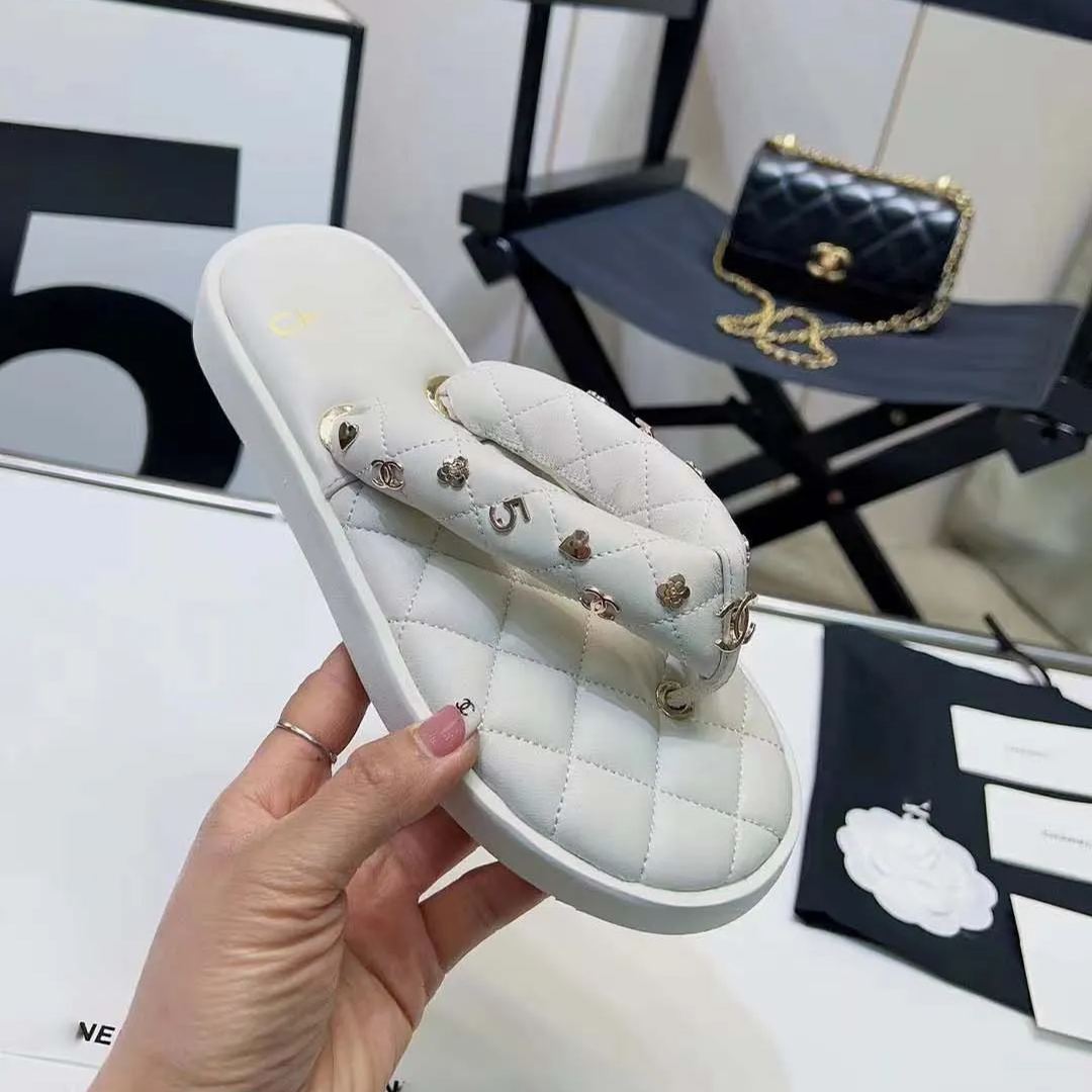 CL ss23 Full Logo flip flops