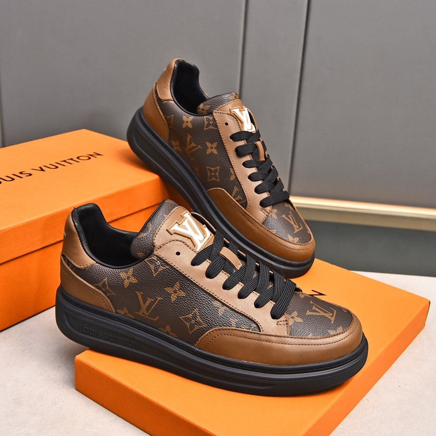 New Luxury V Logo Casual Snekaers XC0424092002
