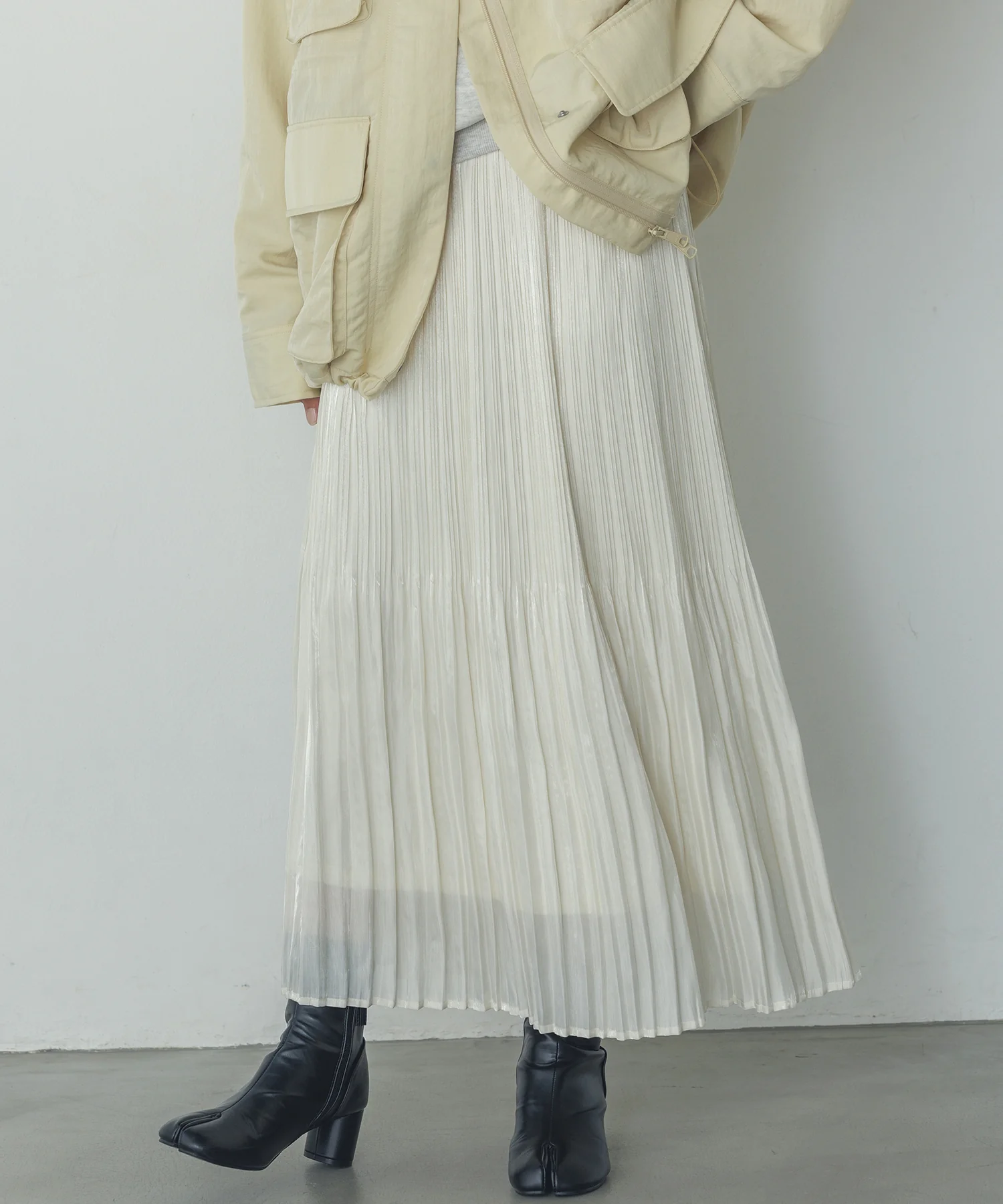 サテンランダムプリーツスカート